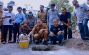 Wali Kota Pekanbaru Letakkan Batu Pertama Rumah Bantuan Korban Kebakaran