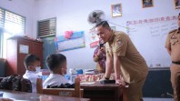Siswa Pekanbaru Kembali Sekolah Tatap Muka Usai PJJ Akibat Kabut Asap