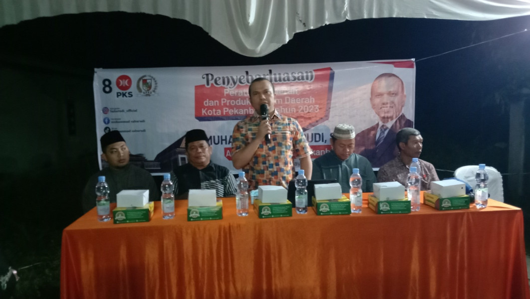 Ketua DPRD Pekanbaru Laksanakan Penyebarluasan Perda di Jalan Karya Bakti
