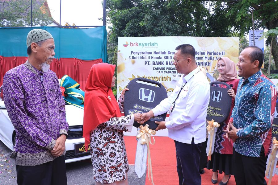 Pj Sekdako Berikan 3 Hadiah Mobil Brio Undian BRK Syariah