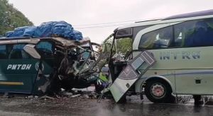 Dua Bus Tabrakan di Jalan Riau Sumut, Lalin Macet 9 KM