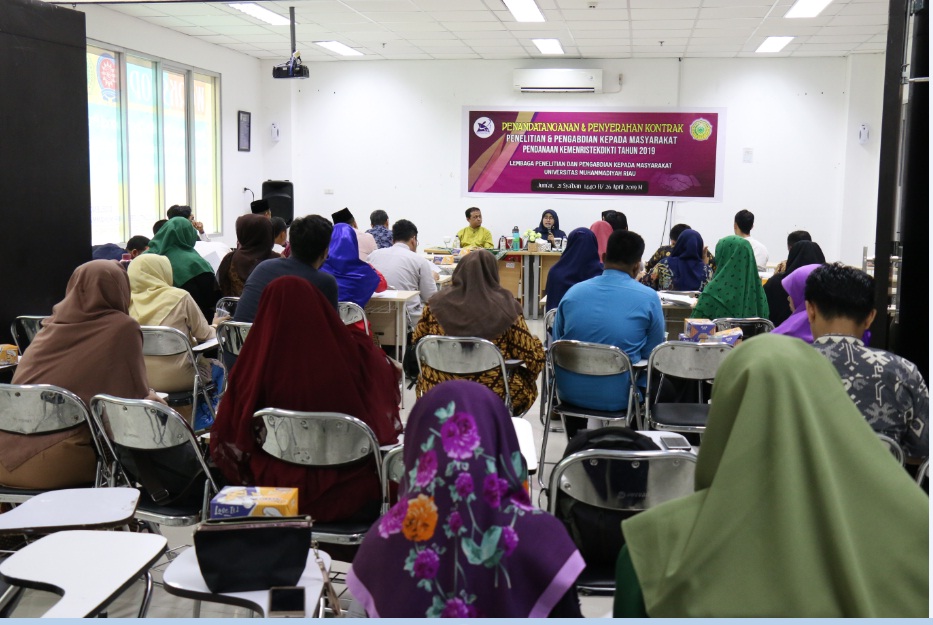 Dosen Berprestasi Resmi Tandatangani Kontrak, Wakil Rektor I Umri Beri Apresiasi dan Harapan 