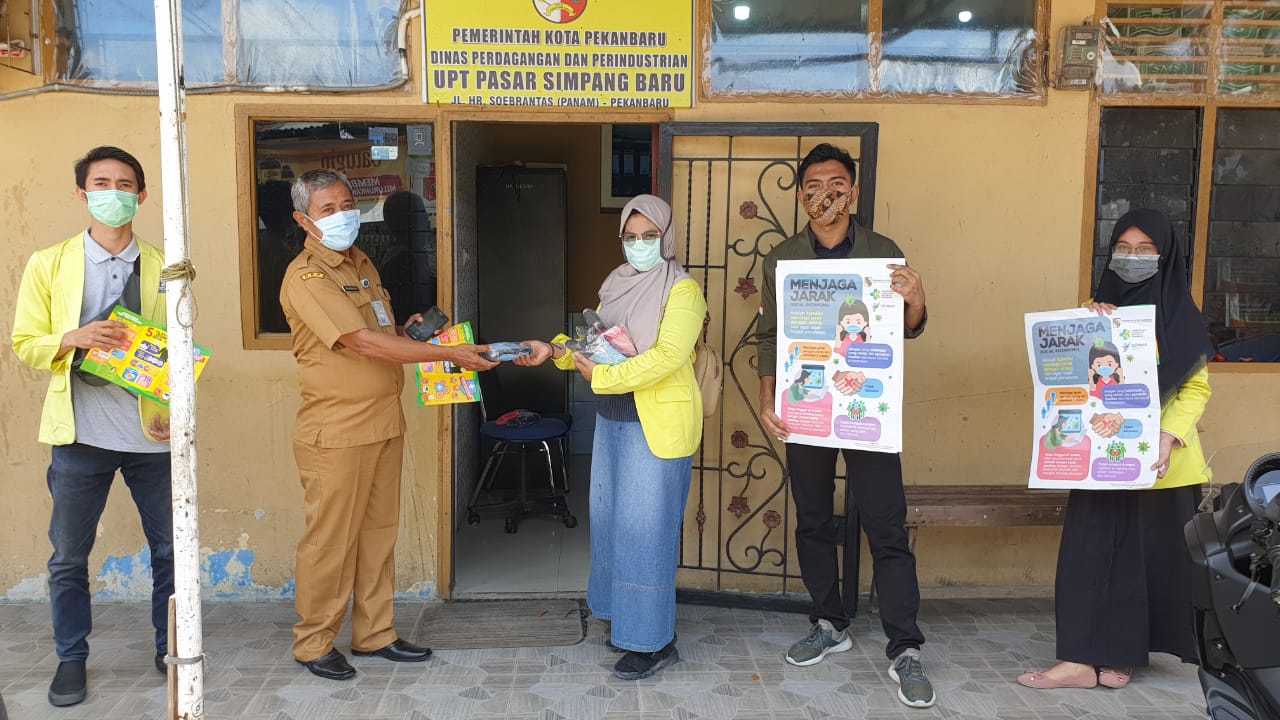Mahasiswa STIFAR Riau Berikan Edukasi Penggunaan Masker Cegah Penularan Covid-19
