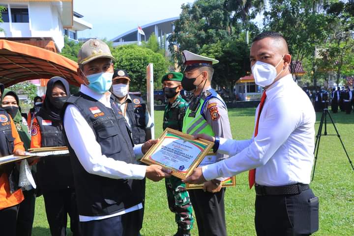 Pemko Berikan Penghargaan Kepada Satgas Gabungan