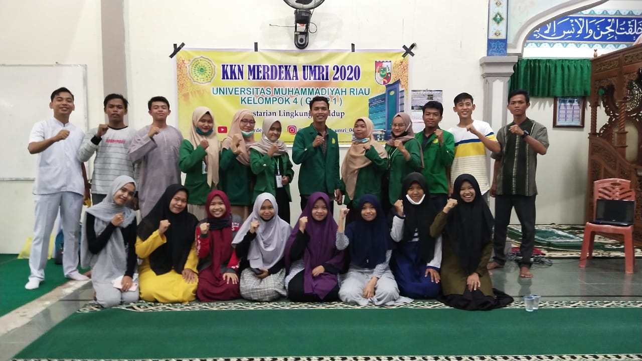 KKN Merdeka Umri Ajak Remaja Masjid Lestarikan Lingkungan Hidup di Rw.03 Kelurahan Tuah Madani