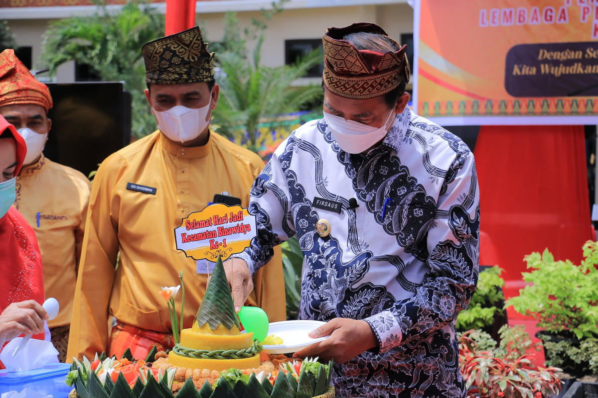 Wali Kota Hadiri HUT Perdana Kecamatan Bina Widya