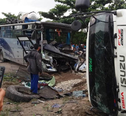 Kecelakaan Melibatkan Bus PT Rapi dan Truk di Palas Pekanbaru, Tiga Orang Putus Jari