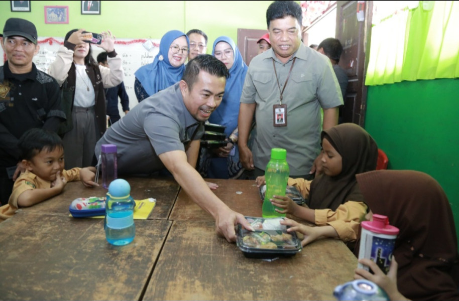 Tinjau Langsung Simulasi Makan Siang Gratis, Pj Wali Kota : Kota Pekanbaru Siap Laksanakan Program
