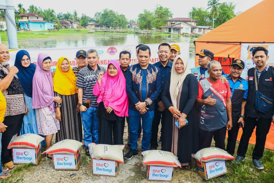 Pj Wali Kota Pekanbaru Salurkan CPPD Untuk Warga Terdampak Banjir