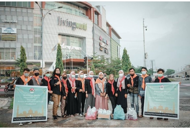 Semarak Ramadhan 1442 Hijriah, Mapala Umri Bagikan Takjil Gratis