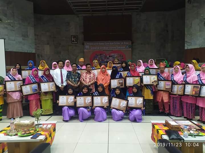 Peringati Hari Guru, IGI Riau Luncurkan 179 Buku