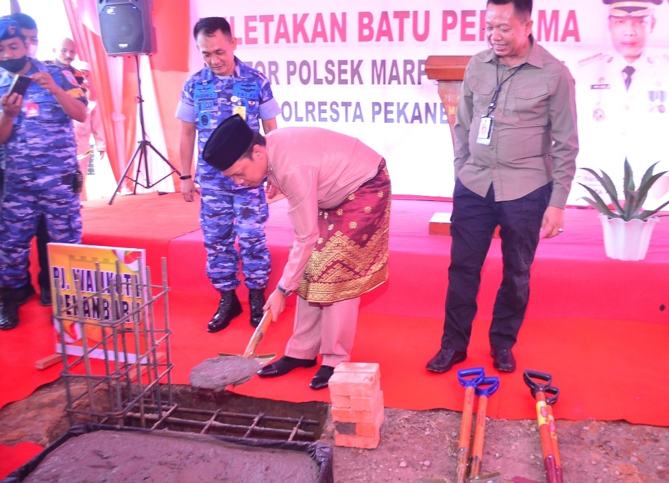 Siap Bersinergi, Pj Wali Kota Hadiri Peletakan Batu Pertama Pembangunan Polsek Marpoyan Damai