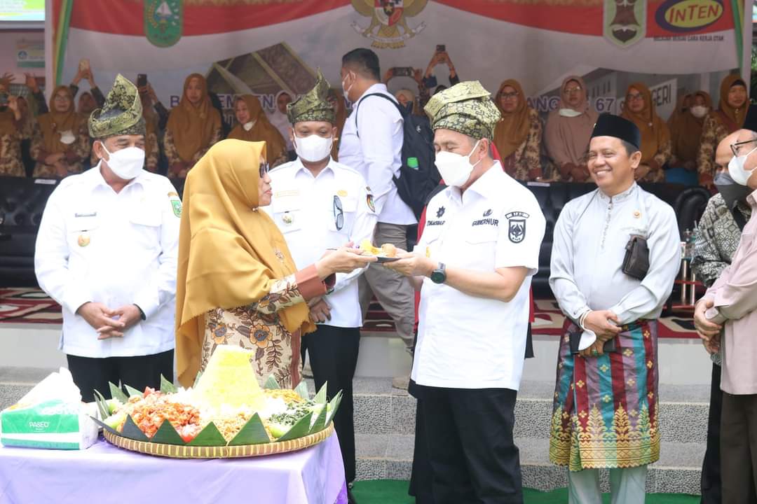 Pj Wako Hadiri HUT SMAN 1 Pekanbaru ke-67