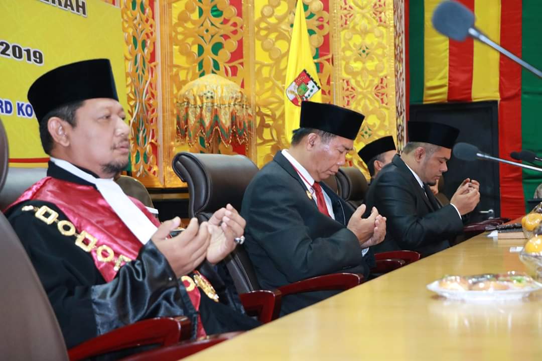 Wali Kota Hadiri Pelantikan Ketua DPRD Kota Pekanbaru Definitif