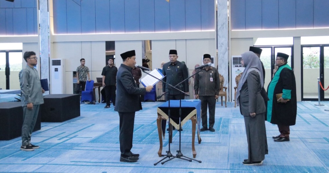 Wawako Lantik 43 Pejabat Eselon II, III dan IV di Lingkungan Pemko Pekanbaru