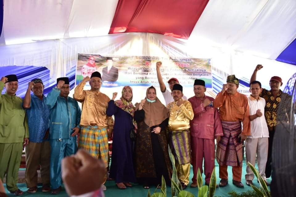 Warga Simpang Padang Antusias Menangkan Duet Kasmarni-Bagus