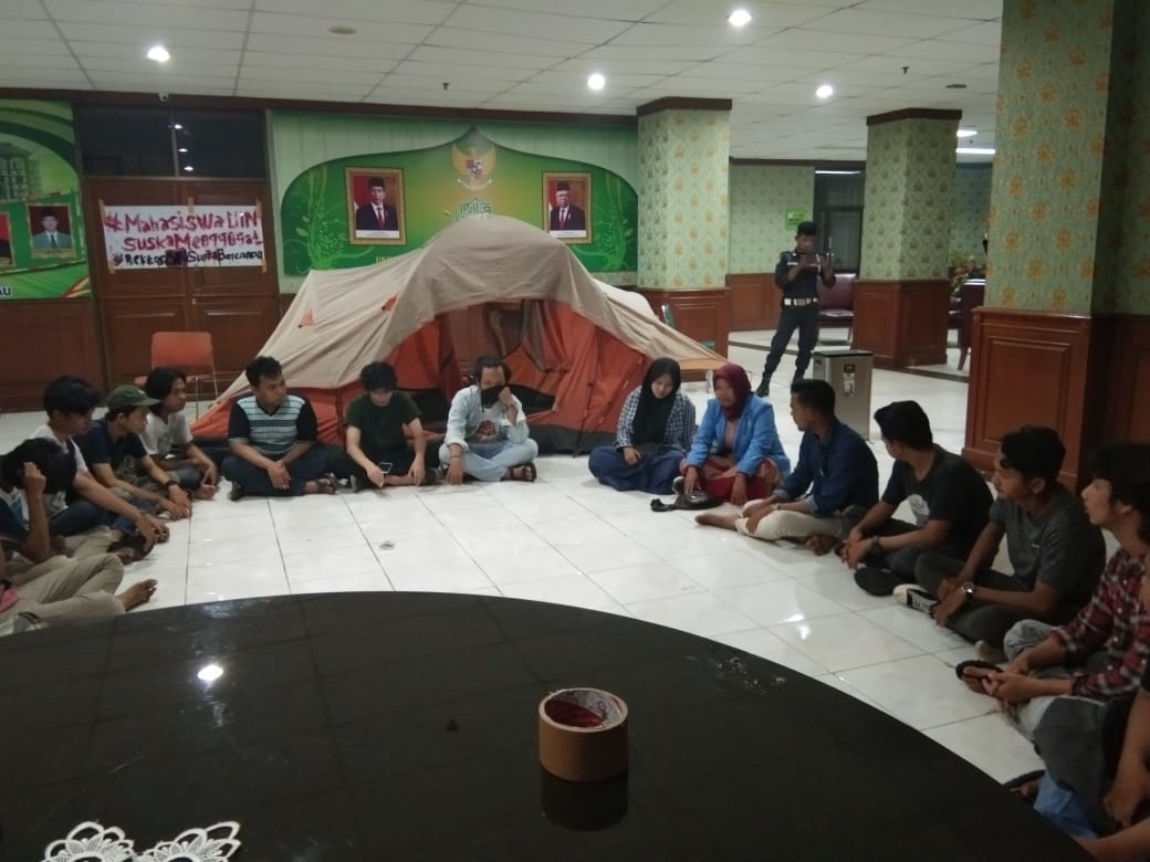 Mahasiswa UIN SUSKA Riau Gelar Aksi  Protes Kebijakan Pembayaran UKT