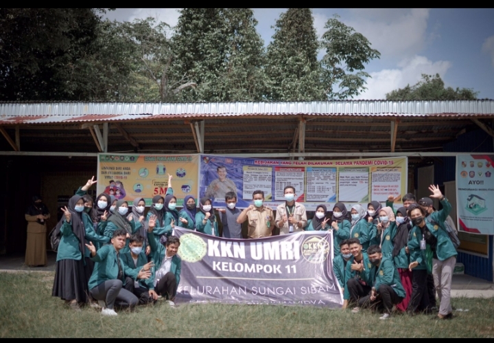 Mahasiswa KKN UMRI, Melakukan Pembelajaran Multimedia Interaktif di Kelurahan Sungai Sibam