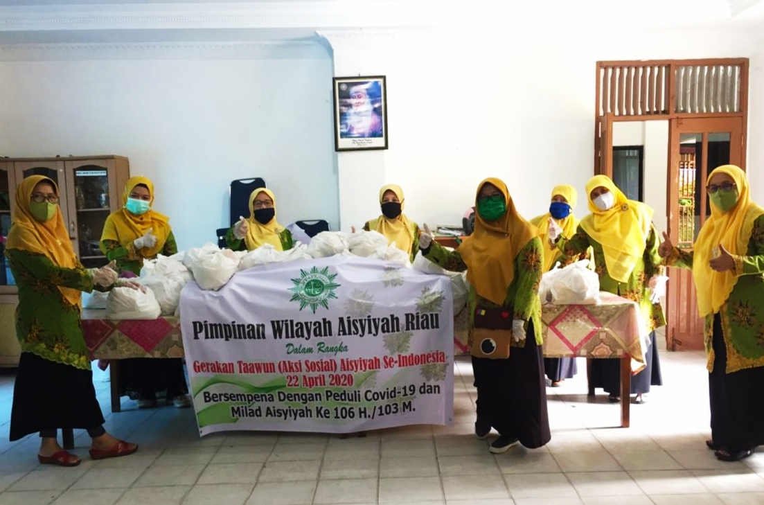 PW Aisyiyah Riau Bagikan Sembako dan Masker Kain ke Masyarakat