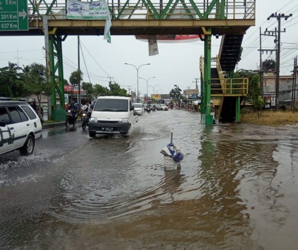 Diguyur Hujan Deras Sejak Selasa Malam, Sejumlah Wilayah Di Pekanbaru Terendam Banjir