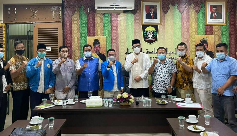 Sambangi LAM Riau, Ini Pesan Ketua MKA LAM Riau ke Ketua KNPI Riau Terpilih Fuad Santoso