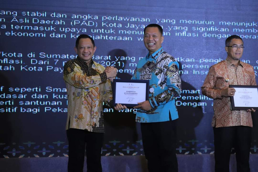 Pj Wali Kota Pekanbaru Muflihun Raih Penghargaan Pejabat Kepala Daerah Terinovatif