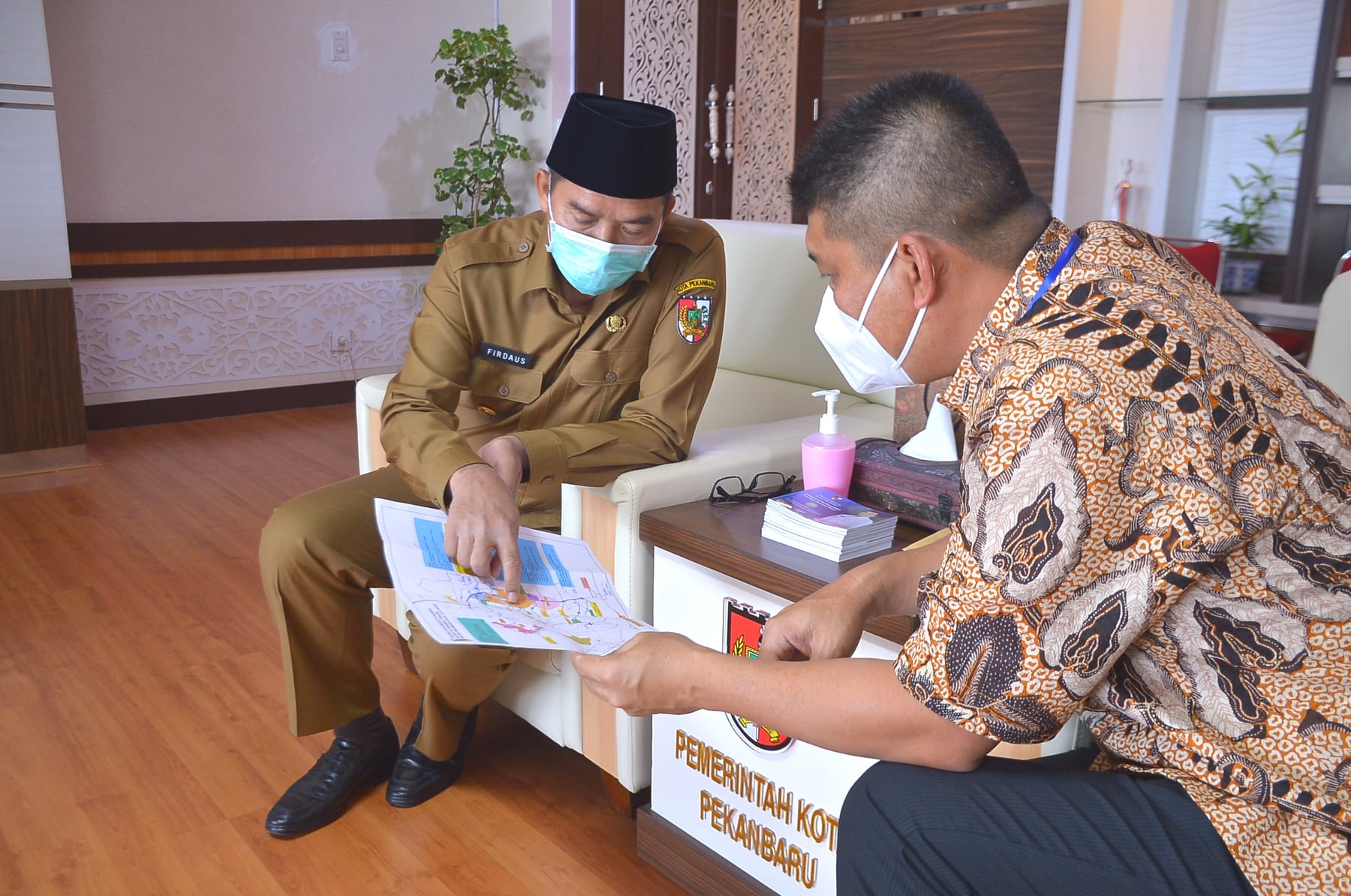 Wali Kota Pekanbaru Menerima kedatangan Relawan Peduli Covid-19 Tionghua Riau