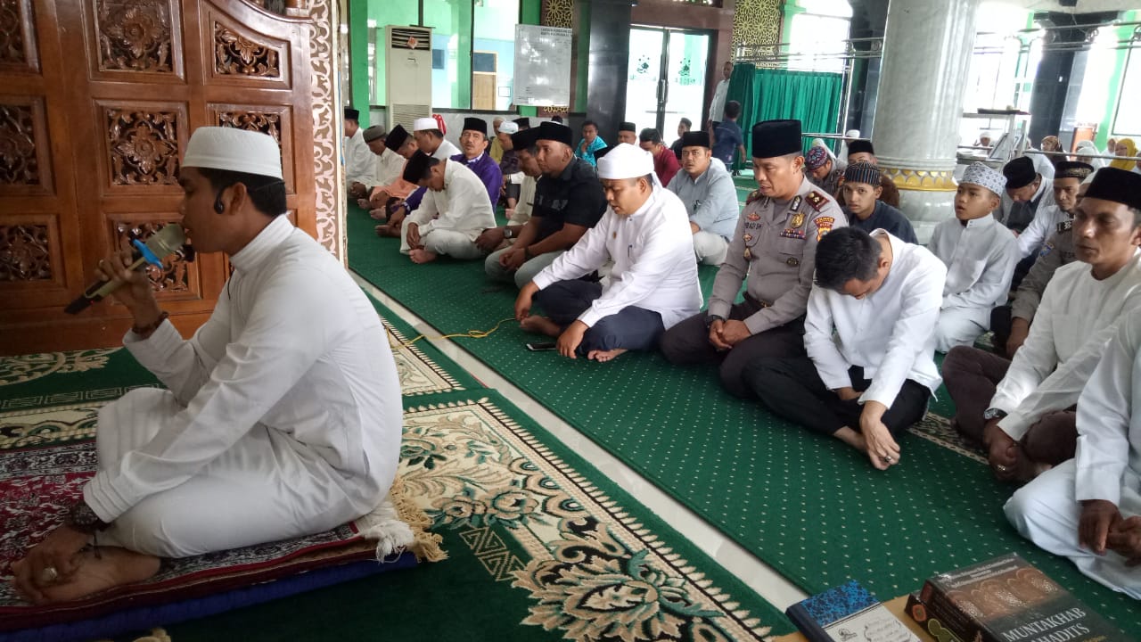 Perangkat Pemerintahan Marpoyan Damai Gelar Salat Taubat Tutup Tahun 2018