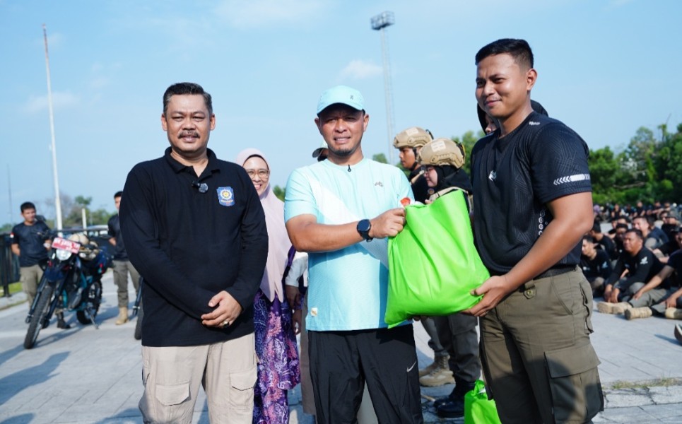 Wako Agung Salurkan Ratusan Paket Sembako dan Bantuan Tunai