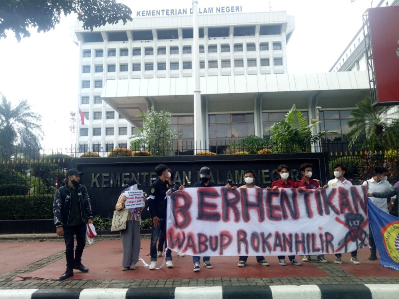 Pelajar dan Mahasiswa Rokan Hilir di Jakarta Desak Mendagri Non Aktifkan Wabup Rohil, Ini Dasarnya