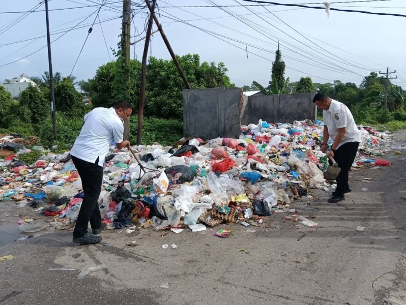 Kontrak Habis, Armada Kurang dan Sampah Kembali Berserakan di Pekanbaru