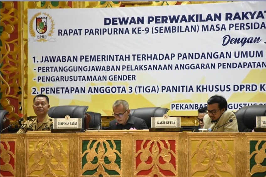 Rapat Paripurna DPRD Pekanbaru Terkait Penyelenggaraan Angkitan Massal di Pekanbaru