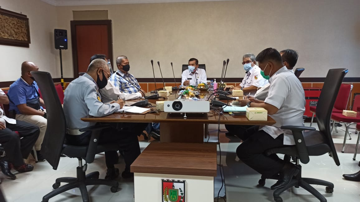 Wali kota : Potong Semua Tiang Reklame Tak Berizin di Pekanbaru