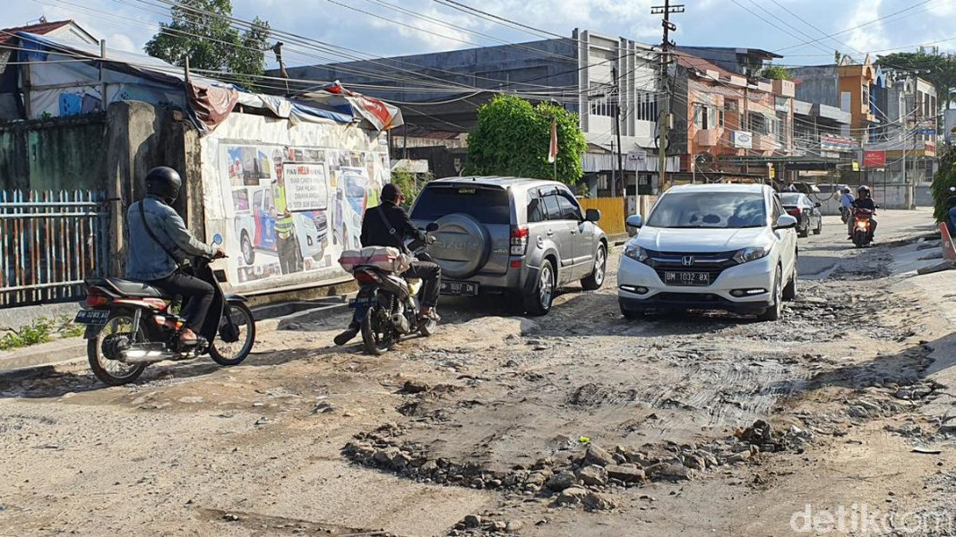 Pemprov Riau Tambah Perbaikan 6 Ruas Jalan di Pekanbaru