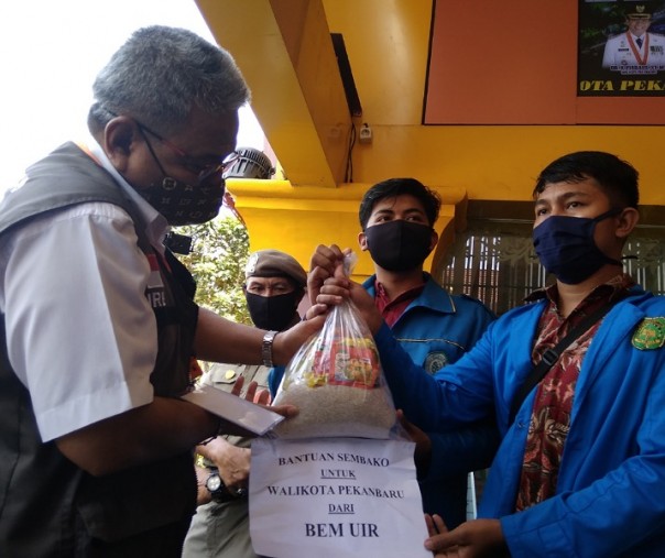Mahasiswa UIR Kritik Penyaluran Sembako Pekanbaru