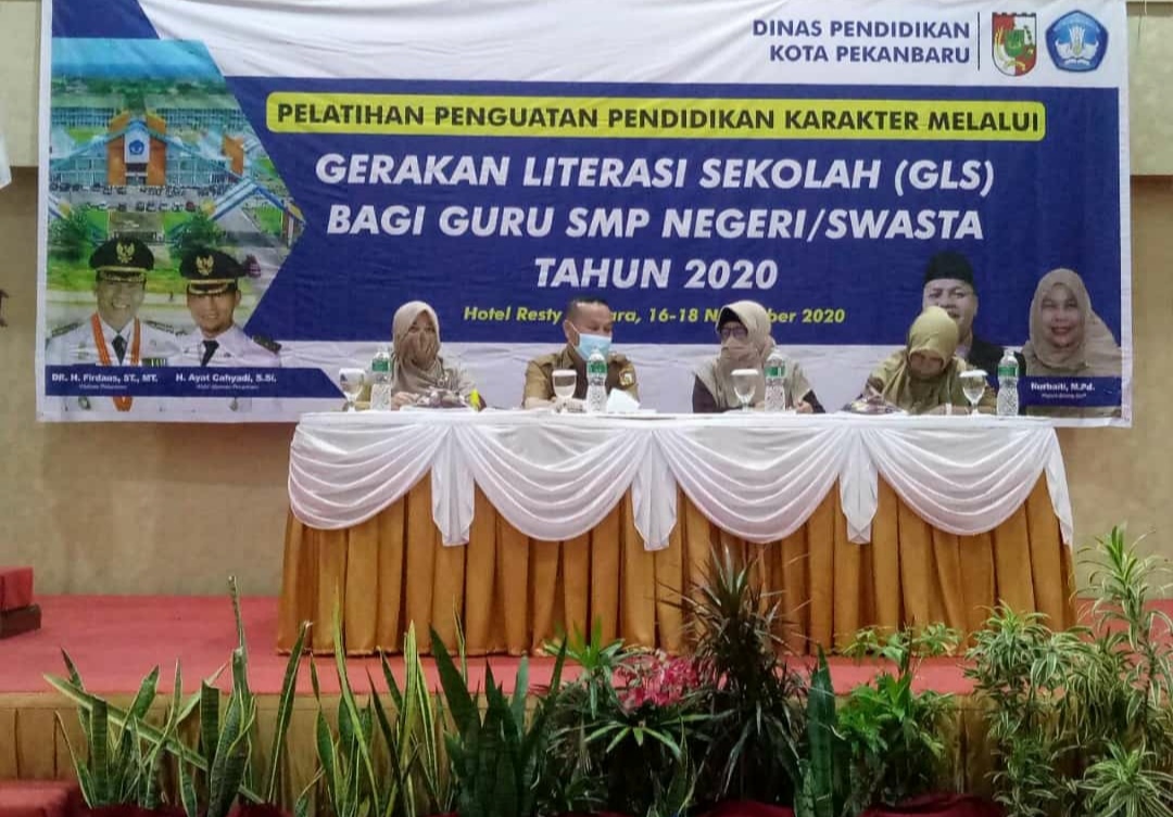 Pelatihan Gerakan Literasi Sekolah Bagi Guru SMP di Gelar Disdik Pekanbaru