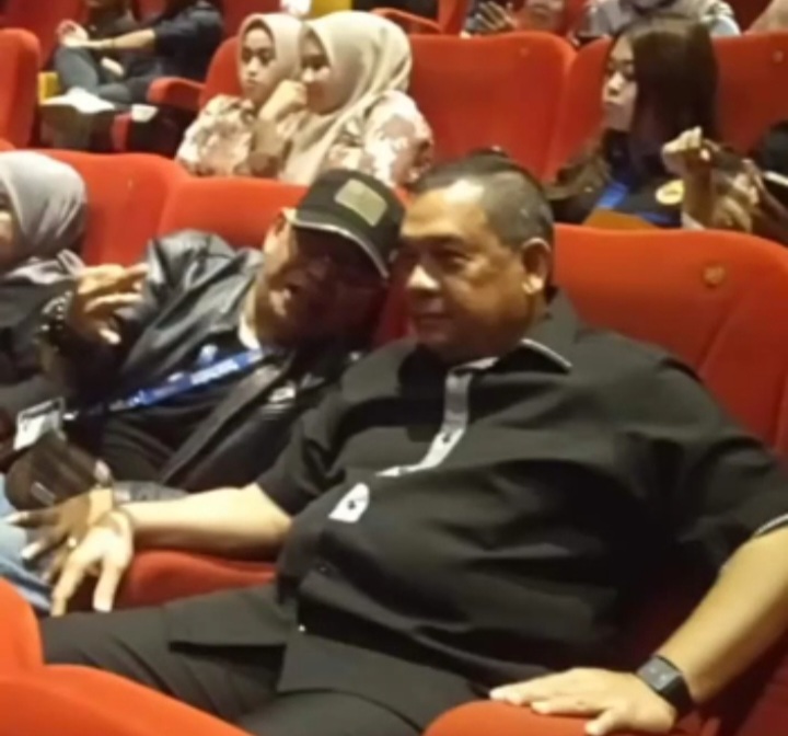 Berpolitik denga Sukacita, Wagubri Edy Natar Nonton Bareng Bersama DPW Nasdem Riau