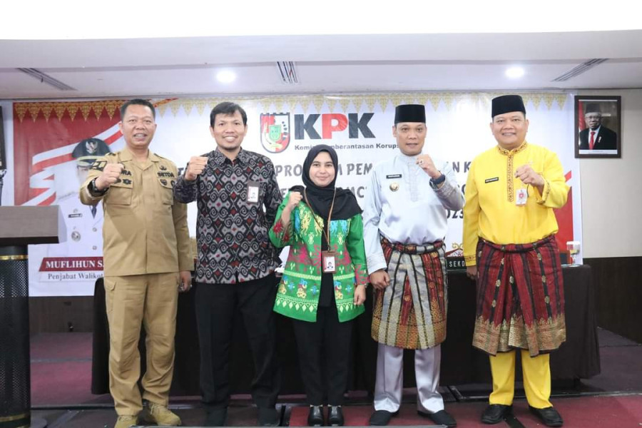 Pj Wali Kota dan Pejabat Pemko Pekanbaru Dengarkan Arahan KPK terkait MCP