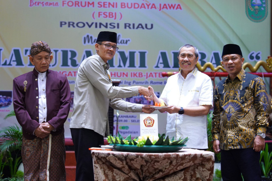Gubernur Syamsuar Silahturrahmi dengan Ikatan Keluarga Besar Jawa Tengah - Riau
