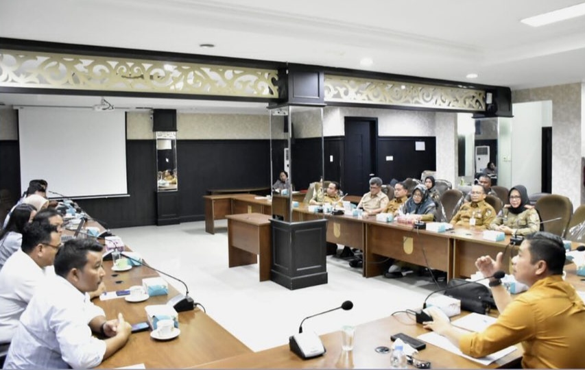 Hearing Apjatel, Komisi I DPRD Pekanbaru Tegaskan Segera Cabut Tiang dan Kabel Provider Telekomunika