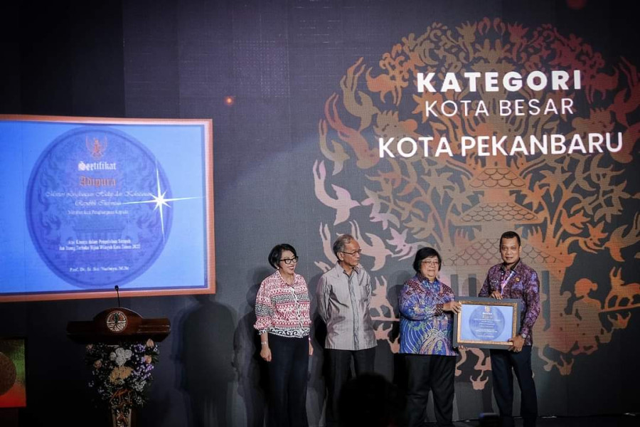 Pj Wali Kota Pekanbaru Terima Sertifikat Adipura dari Kemen LHK