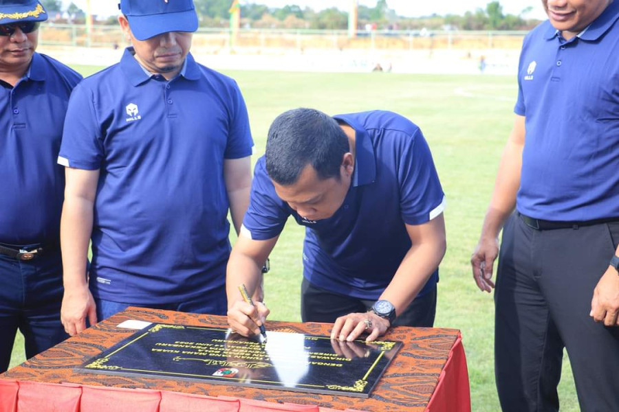 Pj Wali Kota Pekanbaru Resmikan Lapangan Sepak Bola Sport Center