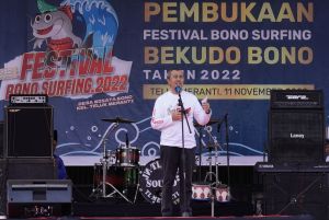 Gubernur Riau Buka Festival Bono Surfing 2022