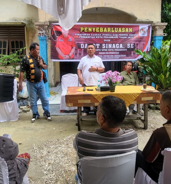 Dapot Sinaga Laksanakan Penyebarluasan Perda di Jalan Saudara, Sri Meranti 