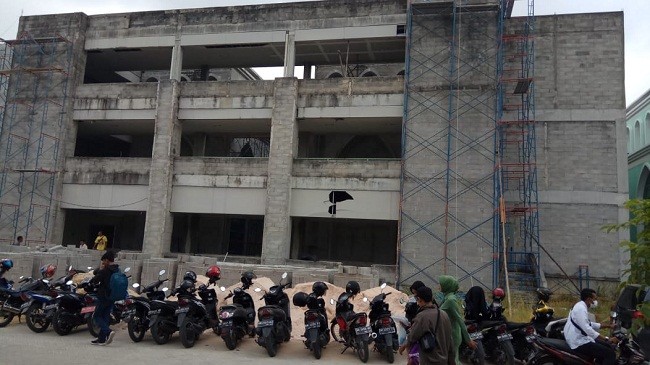 Belum Difungsikan, Tembok Gedung RSD Madani Pekanbaru Sudah ada yang Bolong