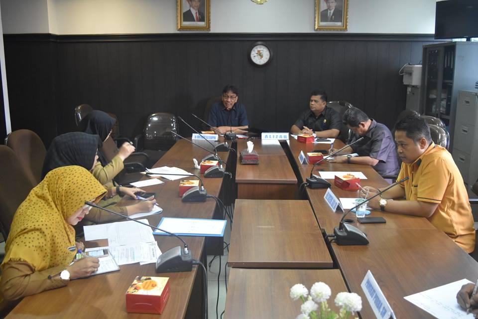 Komisi I DPRD Kota Pekanbaru Hearing Disdukcapil Pekanbaru