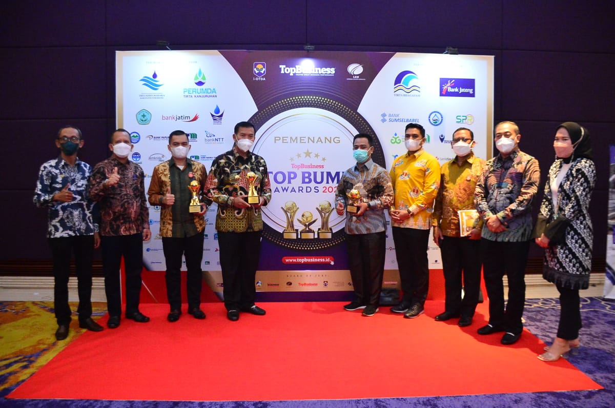 Wali Kota Pekanbaru Raih TOP Pembina BUMD Award 2
