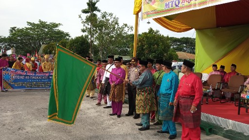 Diikuti Ribuan Peserta, Camat Mandau Lepas Pawai Ta'aruf MTQ di Duri