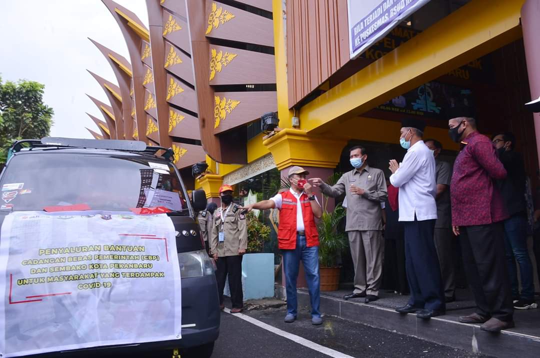 Walikota Pekanbaru lepas 15.625 paket bantuan warga terdampak COVID-19
