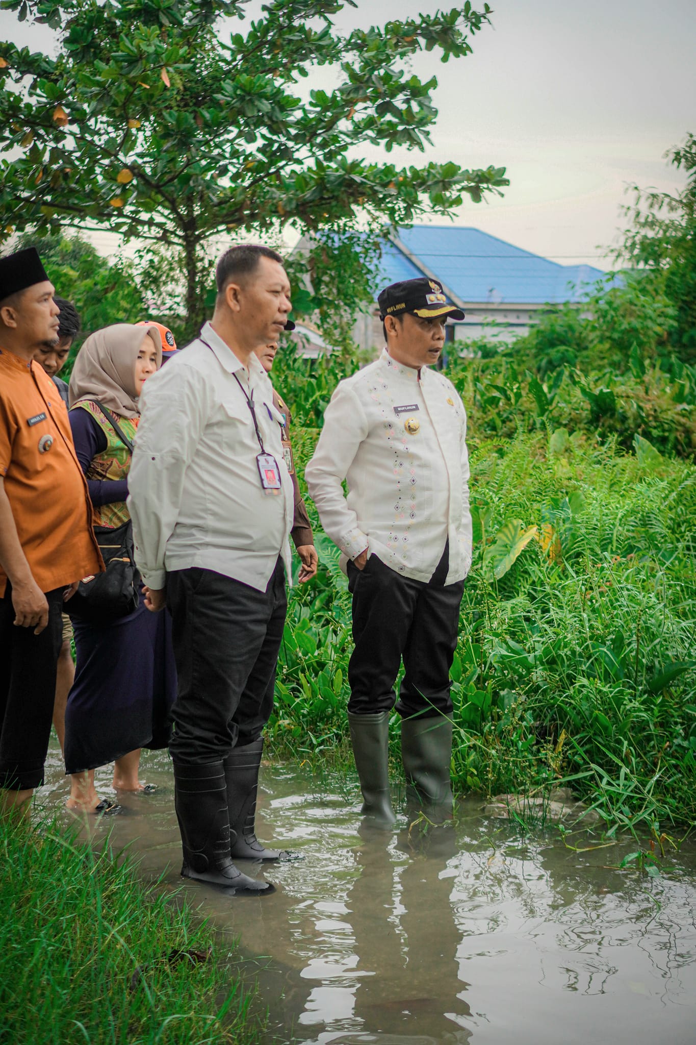 Pj Wali Kota Pekanbaru Tinjau Kondisi Banjir di Kawasan Sigunggung